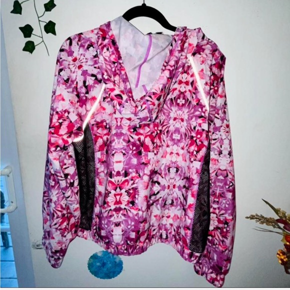 Champion Women's Zip-Up Pink Floral Print Hooded Athletic Windbreaker - Picture 4 of 8